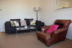 Bright 2 Bedroom Flat - Short Walk to Notting Hill
